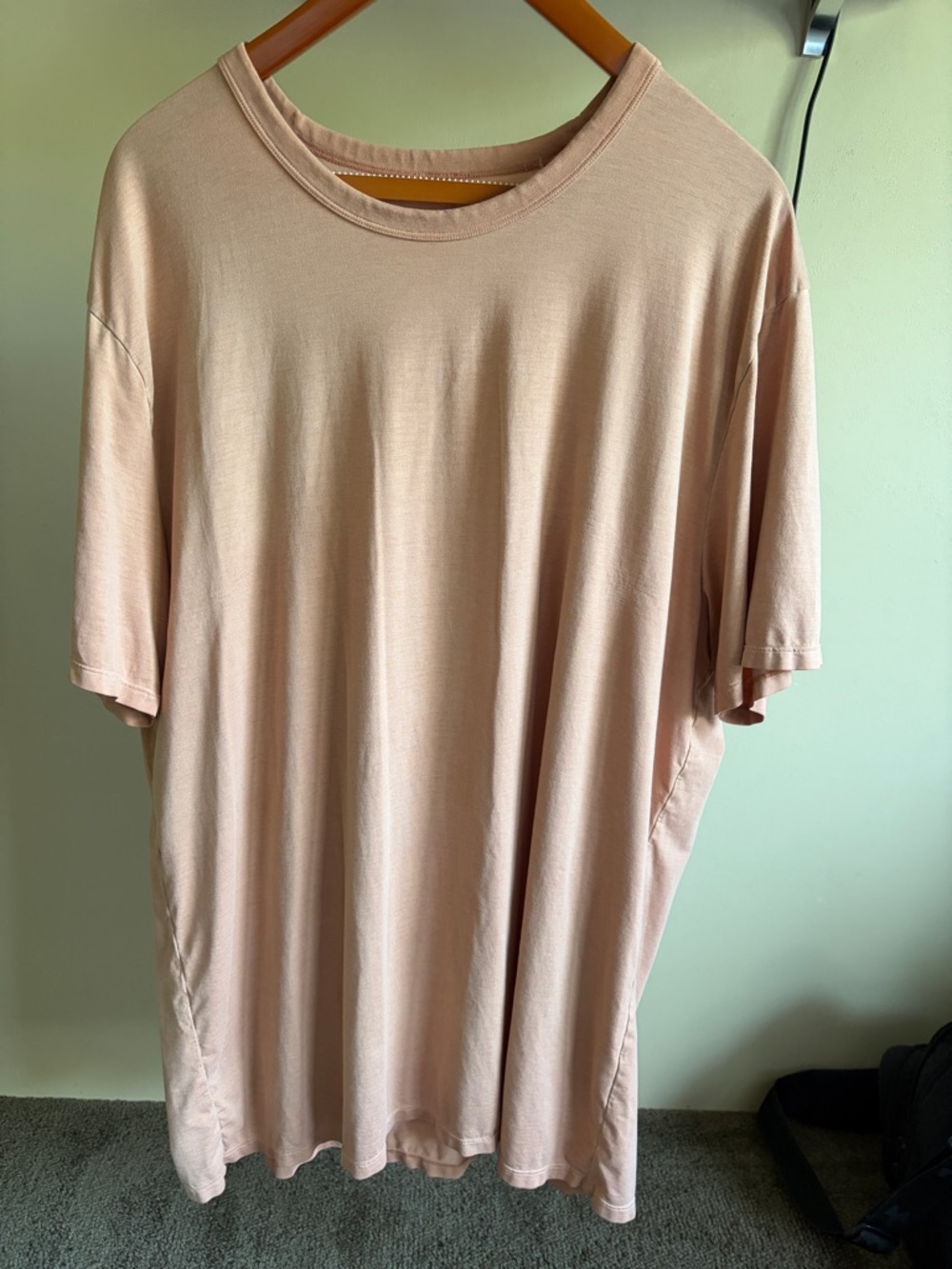 lululemon athletica Men's Crew Neck Tee - Blush